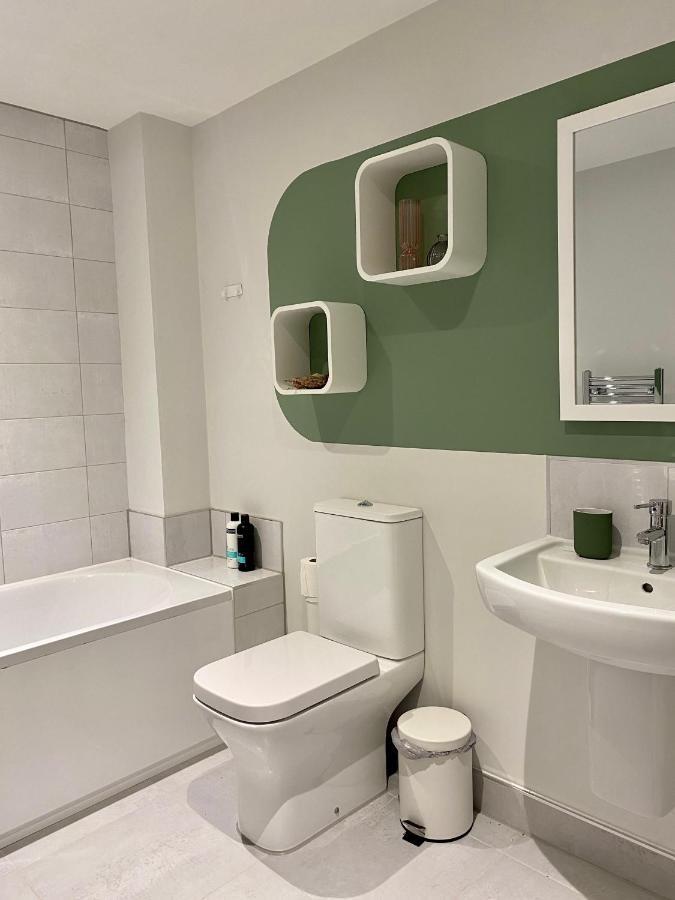 Modern Apartment In Central Quiet York With Free Parking - Contemporary New Building Eksteriør billede